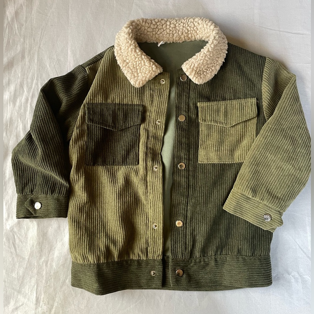 Corduroy two-tone jacket with faux shearling. Size 4t :)